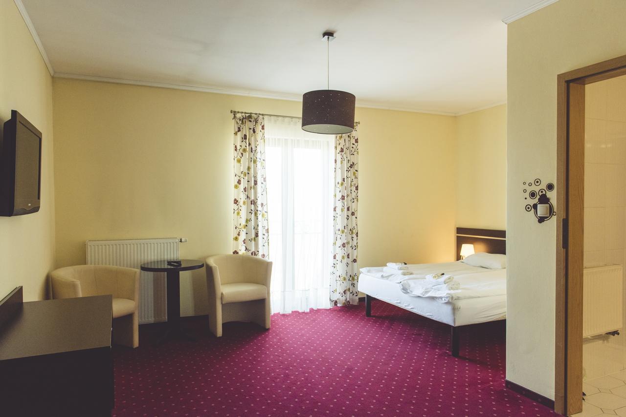 Hotel Odejewscy ฮอยนิตแซ ภายนอก รูปภาพ