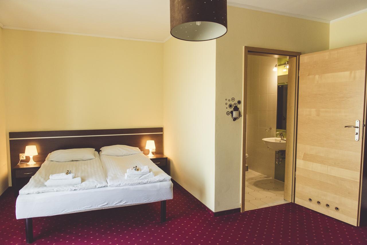 Hotel Odejewscy ฮอยนิตแซ ภายนอก รูปภาพ